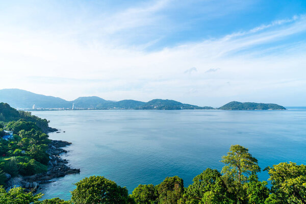 Вид с воздуха с красивым тропическим морем и пляжным пейзажем для
 
