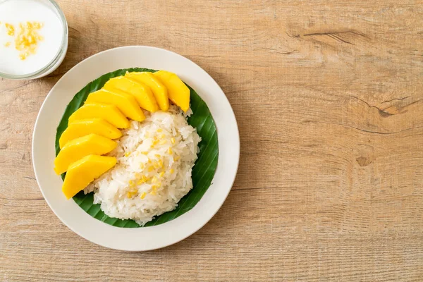 yapışkan pirinç ile mango