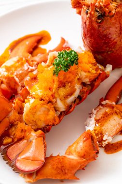 Istakoz kuyruğu biftek sosu ile