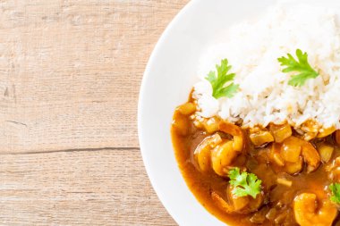 Pirinç Köri soslu karides