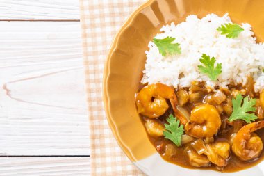 Pirinç Köri soslu karides