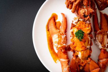 Istakoz kuyruğu biftek sosu ile