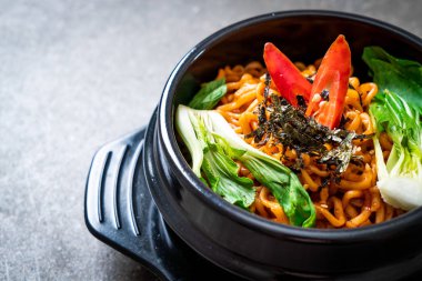 sebze ve kimchi Koreli anlık erişte