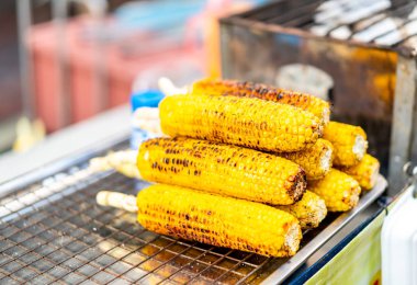 Izgara mısır ızgara üzerinde