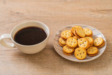 ananas reçeli ile bisküvi