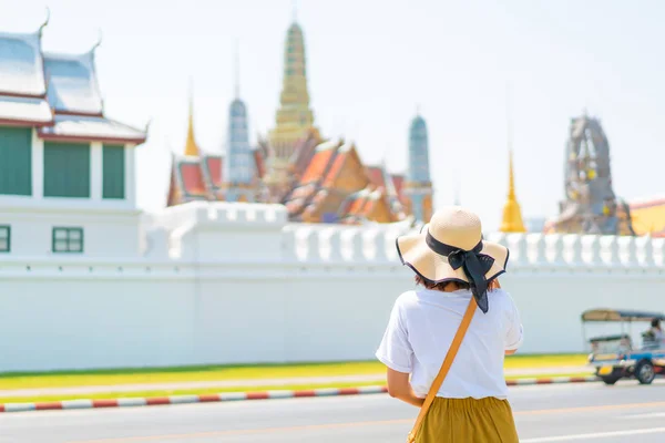 Happy Asian Woman Travel in Thailand — Stock Photo, Image