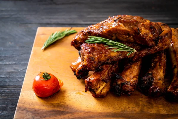 Gegrilde barbecue ribben varkensvlees — Stockfoto