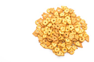 Beyaz arka plan üzerinde bisküvi kraker