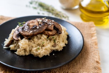 Risotto mantar ve peynir ile