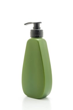 Beyaz arka plan üzerinde şampuan veya saç kremi şişe