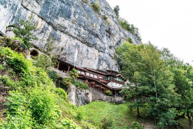 St. Beatus mağara ve şelaleler Thunersee, Sundlauenen, Swi yukarıda
