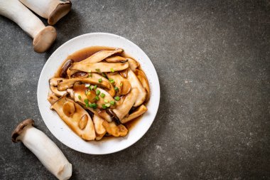 tavada kızartılmış Kral istiridye, istiridye soslu mantar