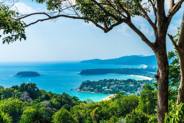 Tropikal plaj manzarası, Karon view Phuket, Tayland gelin