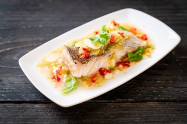 Kireç dressi orfoz balığı fileto Chili Lime Soslu buğulama