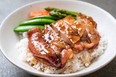 Teriyaki tavuk pilav kasesi