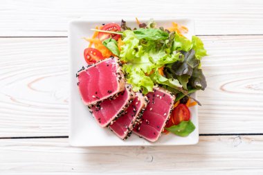 Taze orkinos sebze salata ile ham