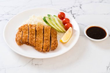Japon derin kızarmış domuz pirzola (tonkatsu kümesi)