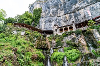 St. Beatus mağara ve şelaleler Thunersee, Sundlauenen, Swi yukarıda