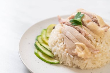 Hainanese tavuklu pilav ya da haşlanmış tavuklu pilav