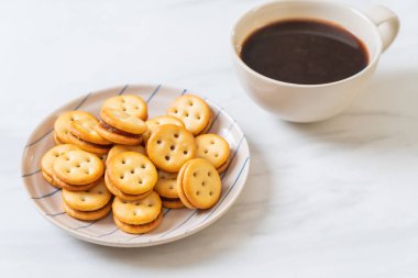 ananas reçeli ile bisküvi