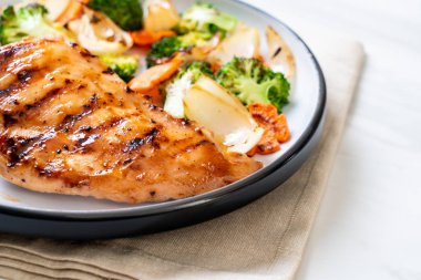 çukurunu tavuk göğsü biftek sebze ile