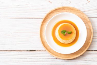 Ev yapımı karamel kremalı puding