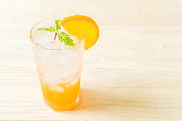 Apelsinjuice med soda — Stockfoto