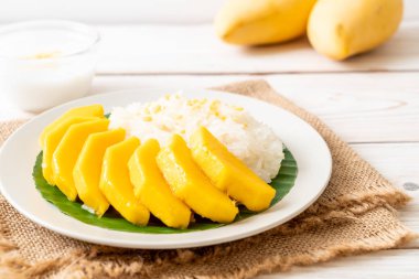 yapışkan pirinç ile mango