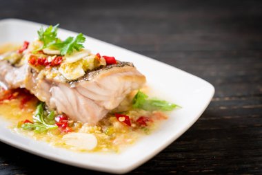 Kireç dressi orfoz balığı fileto Chili Lime Soslu buğulama