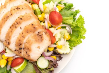 Tavuk göğsü ile sağlıklı salata kasesi 