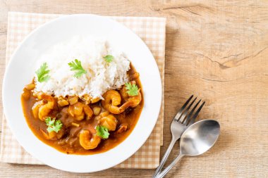 Pirinç Köri soslu karides