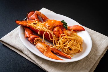 ıstakoz spagetti karides yumurta ile