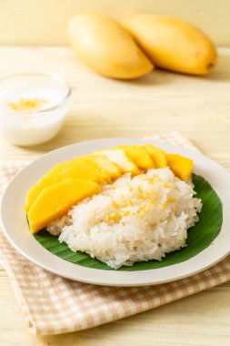 yapışkan pirinç ile mango