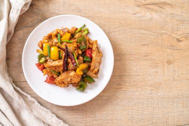 Cevizli kızarmış tavuk. 