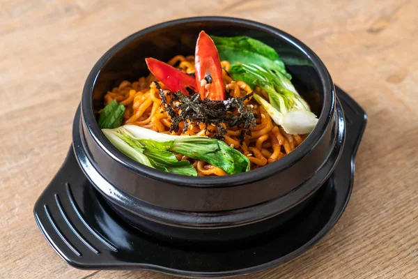 sebze ve kimchi Koreli anlık erişte