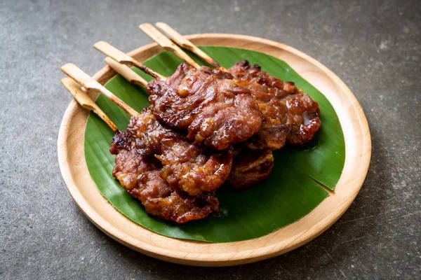 saptırılmış süt domuz beyaz yapışkan pirinç ile ızgara