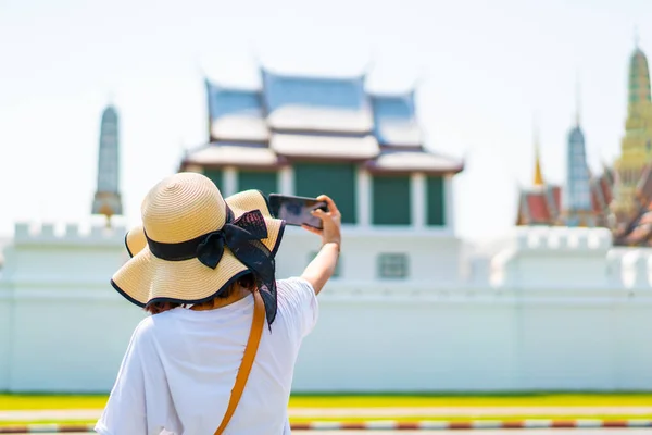 Happy Asian Woman Travel in Thailand — Stock Photo, Image