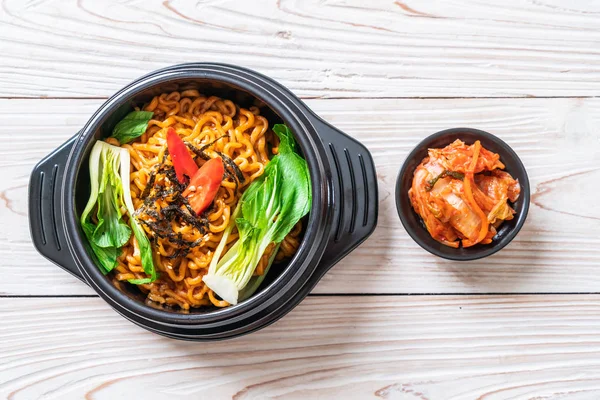 sebze ve kimchi Koreli anlık erişte