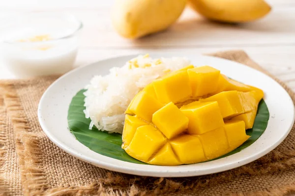 yapışkan pirinç ile mango