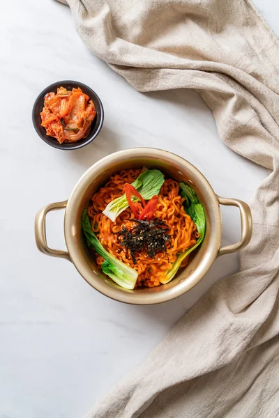 sebze ve kimchi Koreli anlık erişte