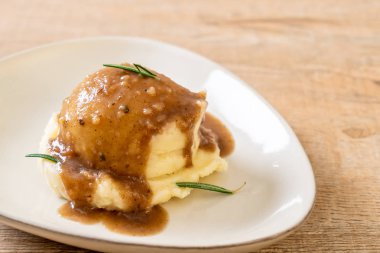 sos soslu patates püresi