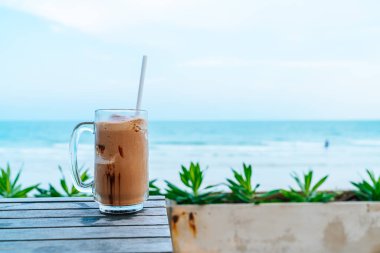 çikolatalı milkshake bardak