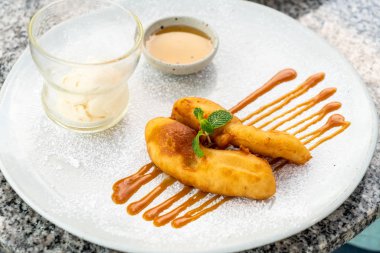 dondurma ile kızarmış muz