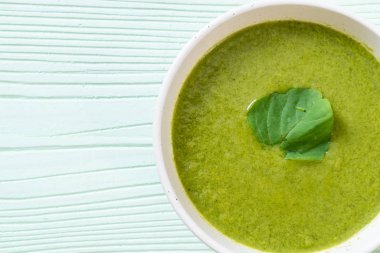 Ispanak çorba kasesi