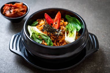 sebze ve kimchi Koreli anlık erişte