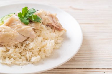 Hainanese tavuklu pilav ya da haşlanmış tavuklu pilav