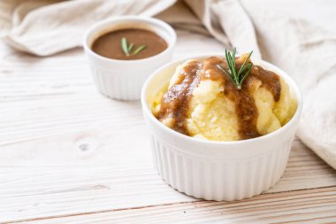 sos soslu patates püresi