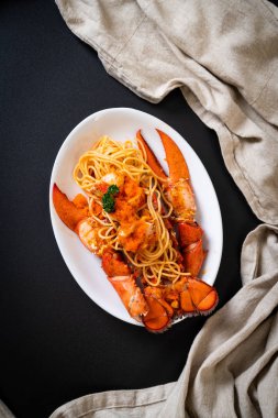 ıstakoz spagetti karides yumurta ile