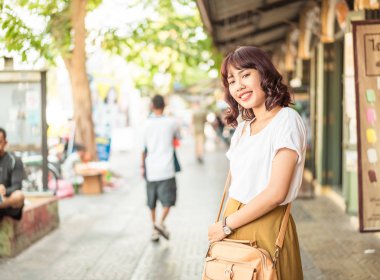 Mutlu Asyalı kadın seyahat Tayland