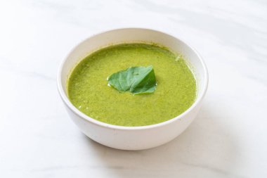 Ispanak çorba kasesi